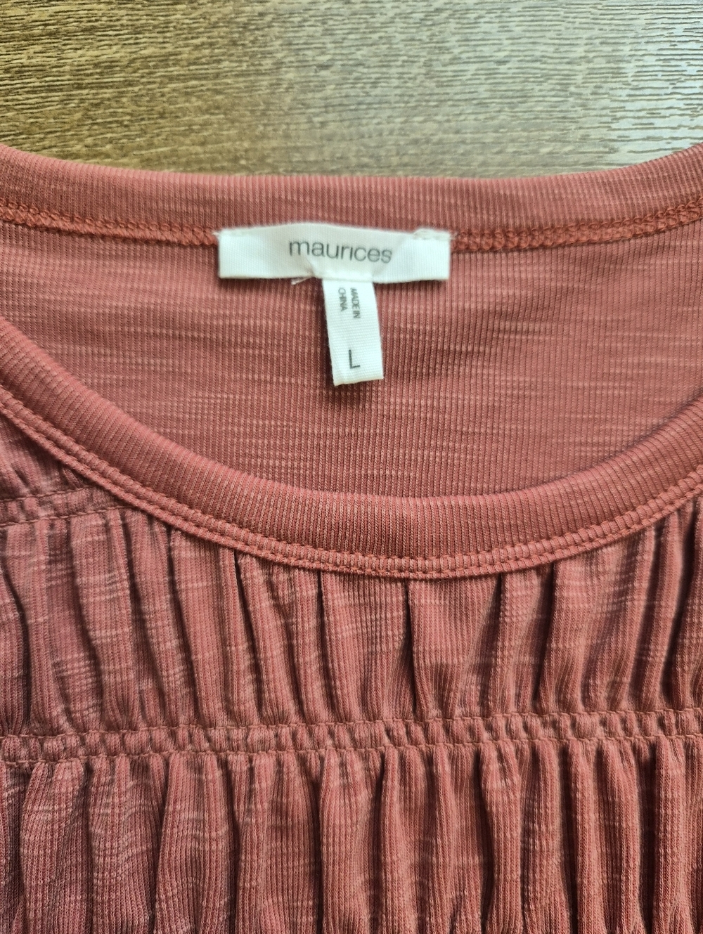 [LIKE NEW] MAURICES Smocked Yoke Dolman Tee Tapestry L Large Marsala - Picture 2 of 8